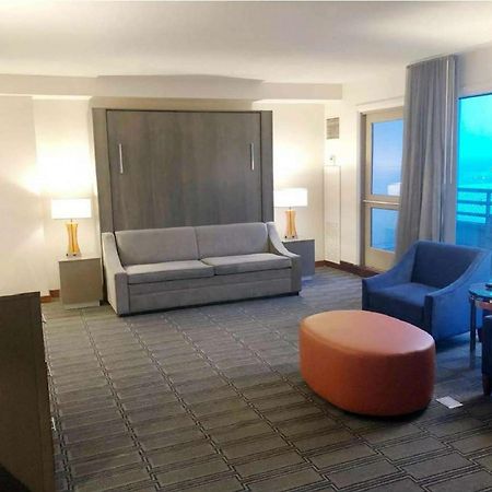 Hilton Philadelphia At Penn'S Landing Hotel Exterior photo