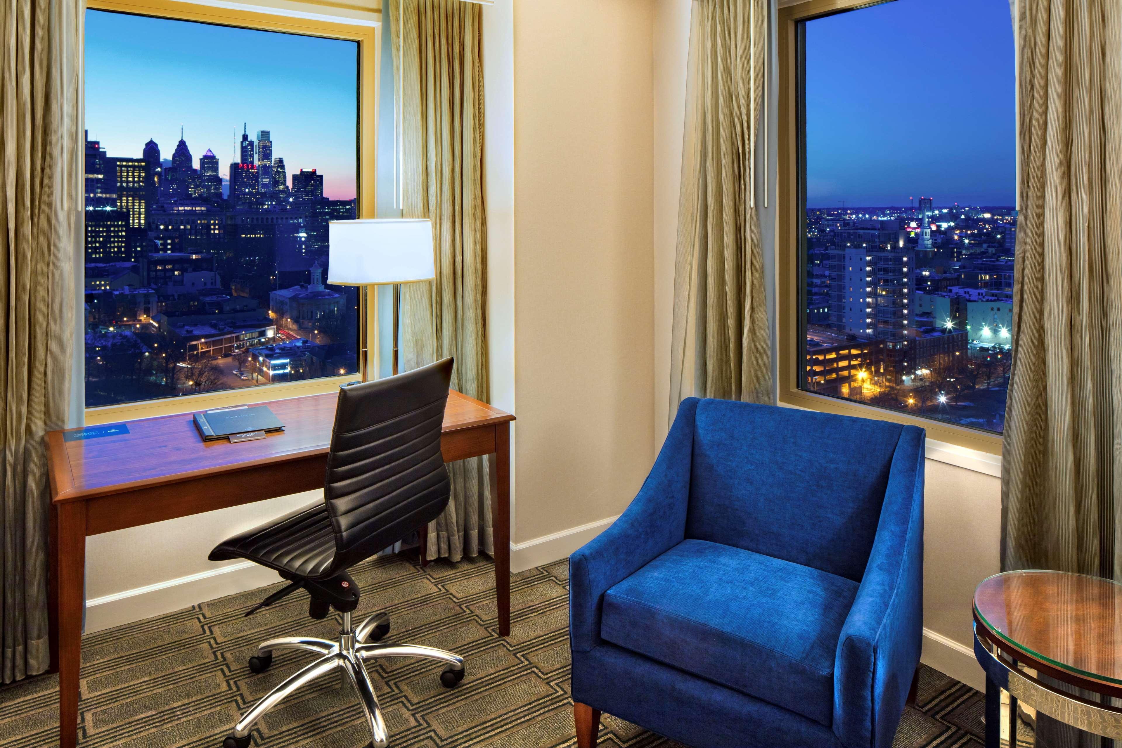 Hilton Philadelphia At Penn'S Landing Hotel Exterior photo