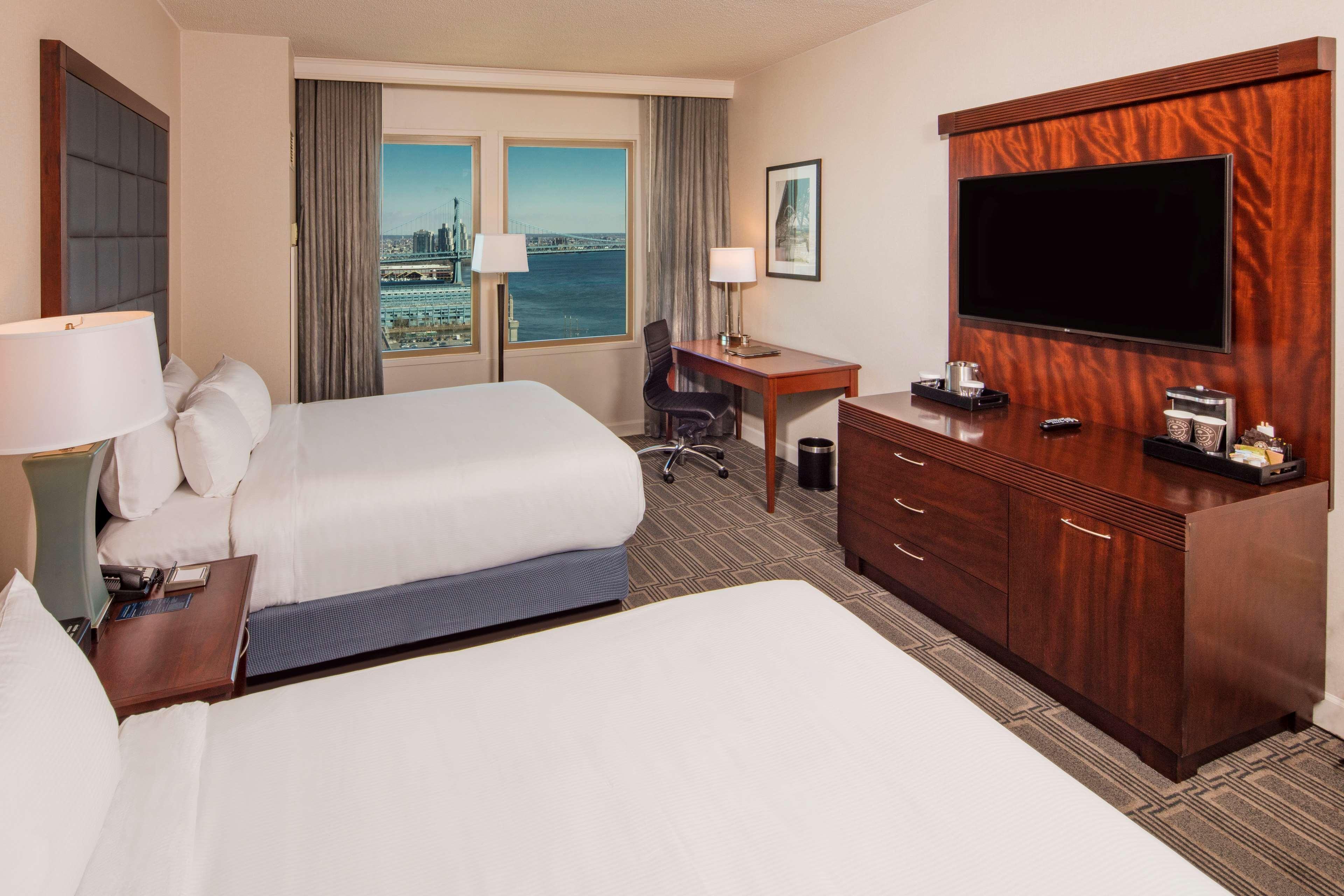 Hilton Philadelphia At Penn'S Landing Hotel Room photo