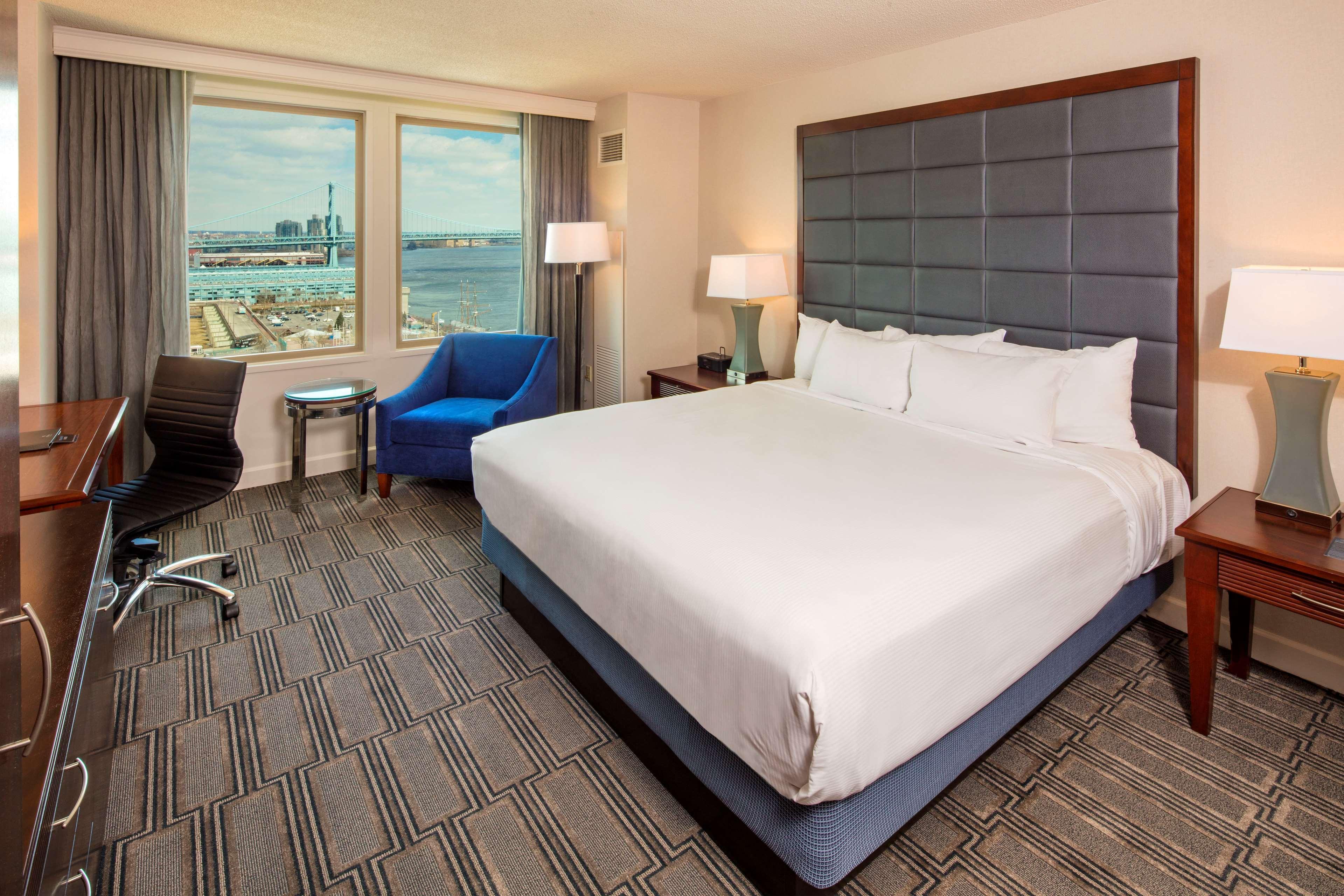 Hilton Philadelphia At Penn'S Landing Hotel Exterior photo