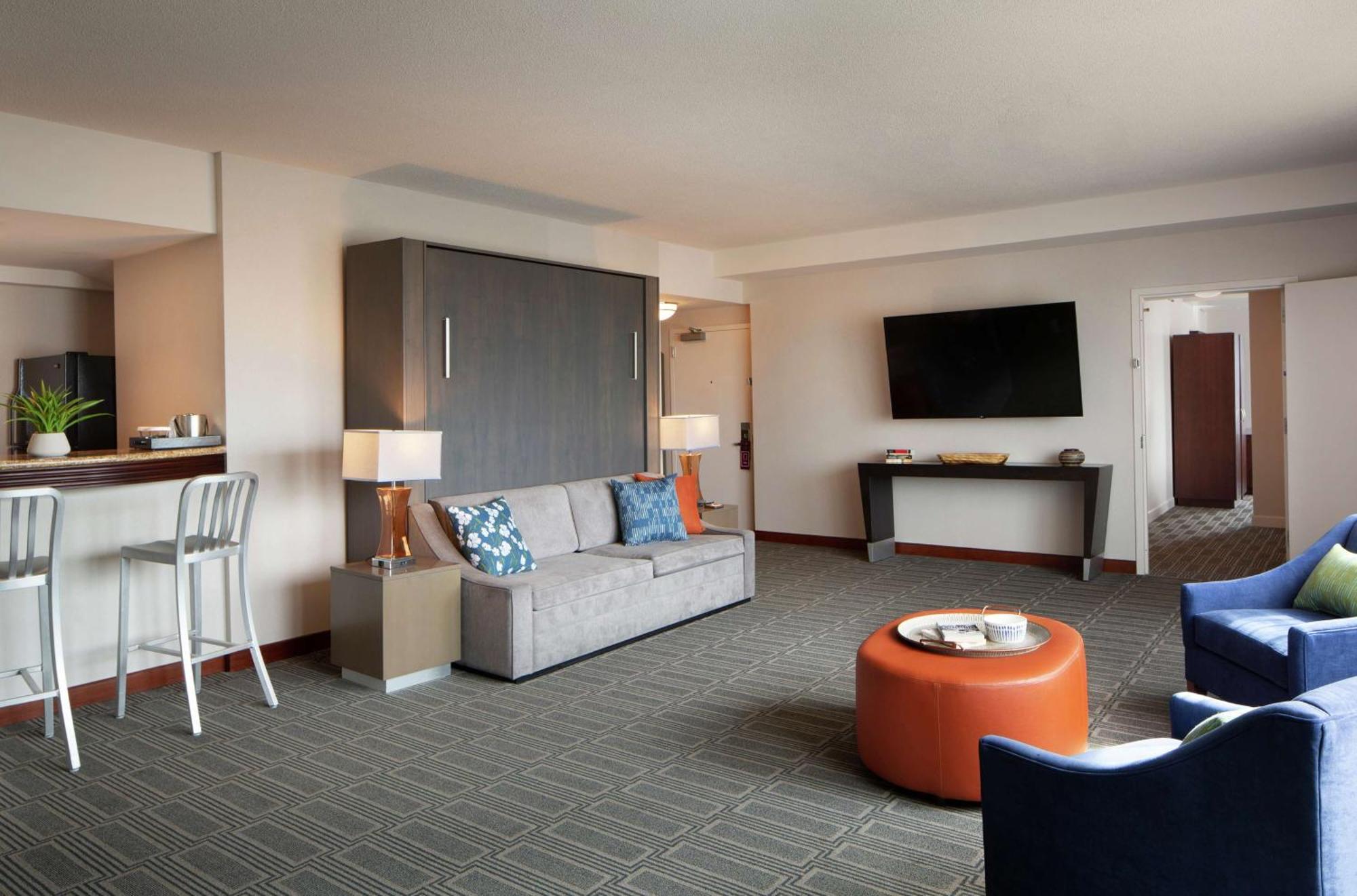 Hilton Philadelphia At Penn'S Landing Hotel Exterior photo