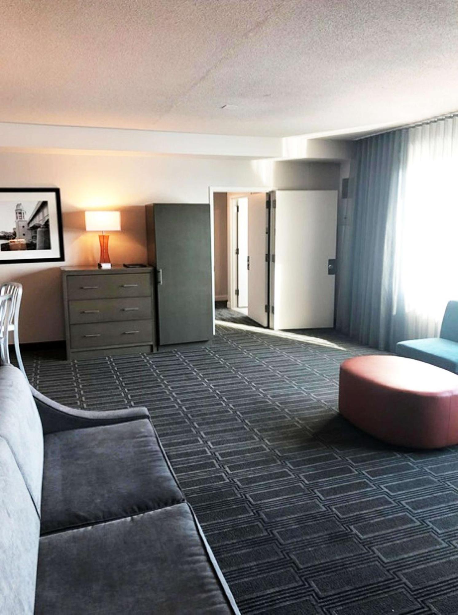 Hilton Philadelphia At Penn'S Landing Hotel Exterior photo