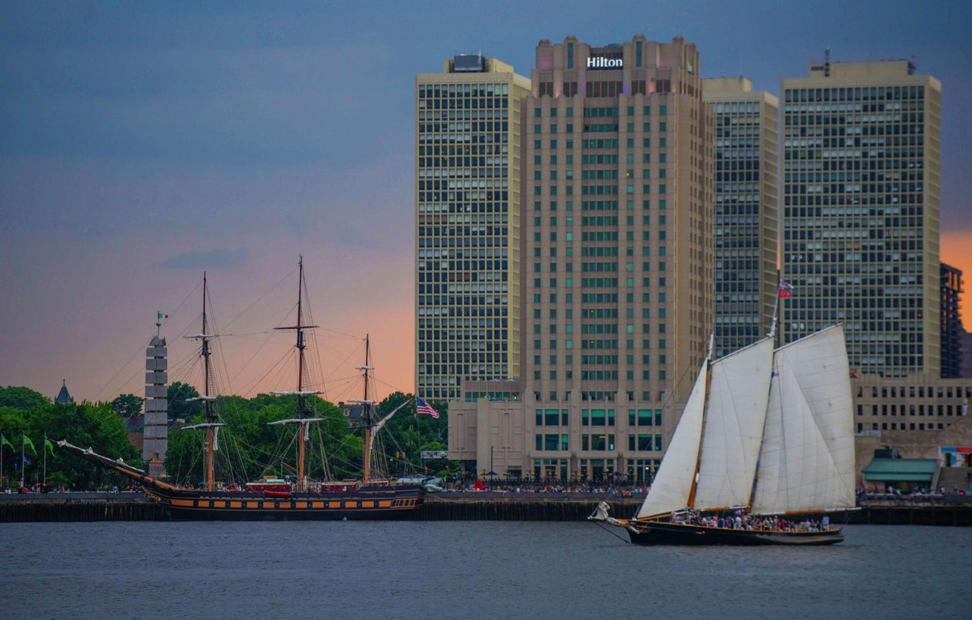 Hilton Philadelphia At Penn'S Landing Hotel Exterior photo